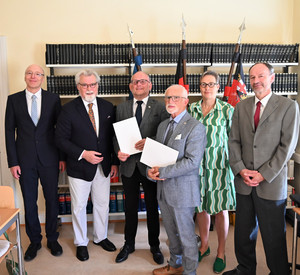 Das Bild zeigt: Stephan Rüll, Herbert Mertin, Jürgen Endres, Alfred Pohl, Dr. Susanne Dreyer-Mälzer und Joachim Anheier