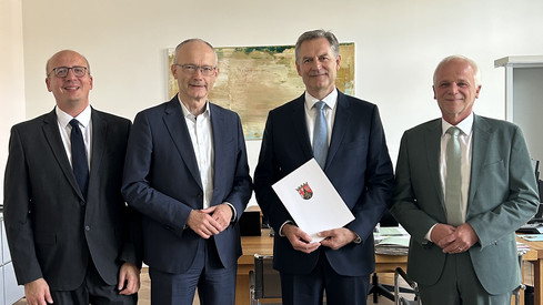 Bernd Schwenninger folgt auf Anja Schraut als neuer Präsident des Landgerichts Landau in der Pfalz Bernd Schwenninger folgt auf Anja Schraut als neuer Präsident des Landgerichts Landau in der Pfalz