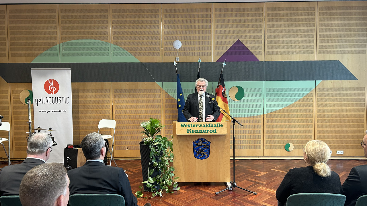 Das Bild zeigt Justizminister Herbert Mertin