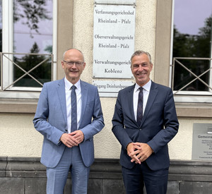 Das Bild zeigt: Staatsminister Dr. Helmut Martin und Prof. Dr. Dr. h.c. Lars Brocker