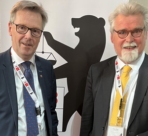 Justizstaatssekretär Dr. Matthias Frey und Justizminister Herbert Mertin auf der 94. Frühjahrskonferenz der Justizministerinnen und Justizminister in Berlin