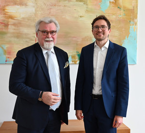 Porträt von Justizminister Herbert Mertin und Dr. Christoph Breuer