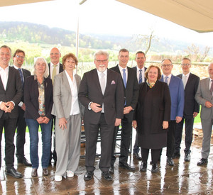 Gruppenfoto von Daniel Hoffmann, Prof. Dr. Lars Brocker, Dr. Stephan Gutzler, Anette Schmitt , Dr. Johannes Holzheuser, Elisabeth Faber-Kleinknecht, Herbert Mertin, Dr. Michael Steitz, Harald Jenet, Susanna Braun, Jürgen Blum, Christof Berthold, Bernhard Thurn und Dr. Matthias Frey