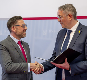 das Bild zeigt: Minister der Justiz Philipp Fernis bei der Ernennung durch den Ministerpräsidenten